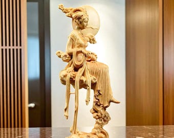 Estatua de la diosa china de la luna Chang'e de boj