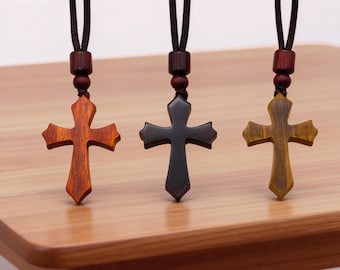 Collar de cruz de madera para hombre, colgante cristiano rústico hecho a mano con grabado de nombre opcional.