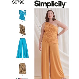 Op de afbeelding: Simplicity patroon S9790 toont een vrouw in een mosterdkleurige top met één schouder en een broek met wijde pijpen. Het patroon toont ook een blauwe top met één schouder, een top met patroon, een blauwe broek en een rok met patroon.