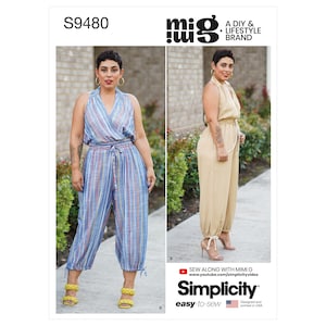 Könnte beinhalten: Simplicity Schnittmuster S9480 mit zwei Jumpsuit-Designs. Ein Jumpsuit ist blau mit vertikalen Streifen, der andere beige. Das Muster enthält den Text "easy-to-sew" und "Designed and printed in USA."