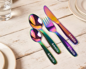 Juego de cubiertos personalizados con diseño de arcoíris, cubiertos de acero inoxidable grabados a medida, 4 piezas con nombre, regalo único para la cena de bebés y niños.