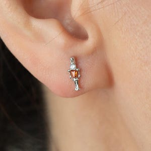 Nussknacker Ohrringe, Spielzeugsoldaten Ohrstecker, zierliche CZ Ohrringe in Sterling Silber, niedliches Spielzeug Schmuck, Weihnachtsgeschenk für die Tochter (E0231)
