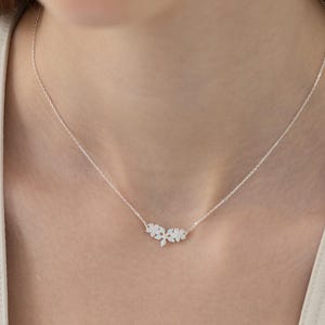 Opal Halskette,Cluster Halskette,weiße Opal Halskette,Brautschmuck,Brautschmuck,Hochzeitsgeschenk (N0008)