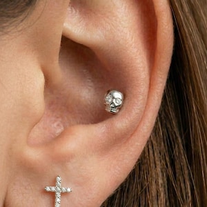 Kleine Totenkopf Totenkopf · CZ Auge Goth Labret Ohrstecker · Helix Tragus Knorpel Piercing · Geschenk für Sie (FB0058)