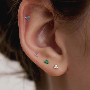 Kleine Trio CZ Flatback Ohrstecker, zierliche Diamant Cluster Flatback, minimalistischer Silberschmuck, alltäglicher Schmuck, Geschenk für sie (FB0007)