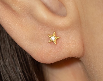 Super kleine Sternohrstecker mit einem Diamanten, kleine Goldsternohrringe, niedliche Ohrringe, minimalistischer Schmuck, perfekte Ohrringe für das 2.Loch (E0062)