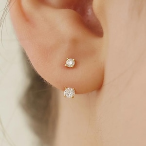 Pendientes de ópalo y moissanita / Pendientes de oro delicados / Pendientes de moissanita / Joyería nupcial minimalista / Regalo de cumpleaños para ella (DE0004)