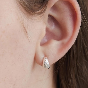 Winzige Starburst Teardrop CZ Creolen, Zierliche Creolen, Huggie Ohrringe für jeden Tag,Permanent Schmuck, Geburtstagsgeschenk (EC3110)