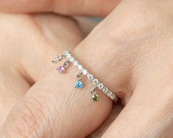 Anillo familiar personalizado con piedra de nacimiento y dije colgante, delicado anillo de circonita cúbica, joyería minimalista de cumpleaños en plata, regalo personalizado para mamá (PR003)