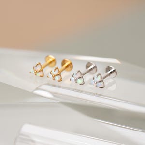 Orecchini a perno piatti Tiny Trio Opal, orecchini delicati con chiusura a vite Opal, gioielli minimalisti in argento sterling, regalo perfetto per tutti i giorni per lei (FB0025)