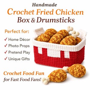 Puede incluir: Caja y muslos de pollo frito de ganchillo hechos a mano. La caja roja y blanca está llena de varios muslos de pollo de ganchillo. Dos muslos adicionales están fuera de la caja. El texto dice "Crochet Food Fun for Fast Food Fans!"