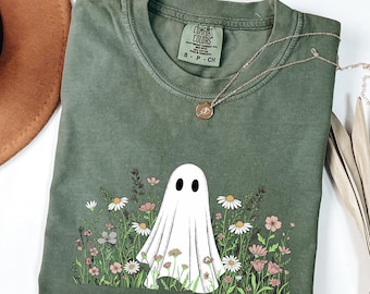 Comfort Colors® Cute Ghost in Wildflowers Shirt Spooky Fall Aesthetic Halloween Floral Tee Retro October Graphic T-Shirt Cozy Ghostcore Gift