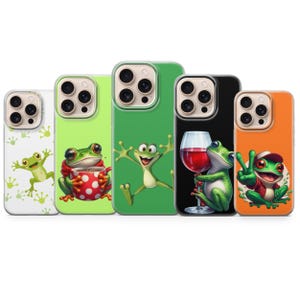 以下が含まれることがあります： 白、薄緑、緑、黒、オレンジ色の、漫画のカエルのデザインが施された5つの携帯電話ケース。カエルのデザインには、コーヒーカップを持ったカエル、ワイングラスを持ったカエル、ピースサインをするカエルが含まれています。
