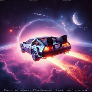 Puede incluir: Un coche plateado futurista con estelas de escape rojas, volando sobre nubes rosas y moradas. El coche tiene un diseño trasero distintivo y está ambientado en un fondo espacial, un planeta y una luna creciente.