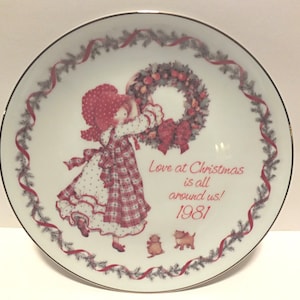 1981 Holly Hobbie &quot;Love At Christmas Is All Around Us!&quot; Collector&#39;s Plate Holly Hobbie Christmas Plate