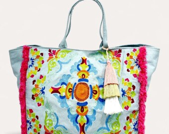 Bolsa de Praia Sandrine DEBBIE KATZ Turquesa – Bolsa Grande Grande de Lona 100% Algodão, Bordada com Patchwork Vintage, Pingente de Borla