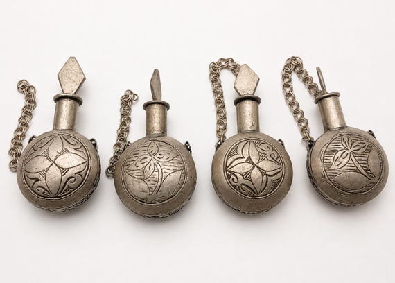 Set of 4 Vintage Engraved Kohl Bottles with Applicator Wands – Silver Tone Surma Containers – Middle Eastern Vanity Decor