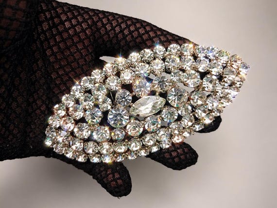 Sparkling Vintage Rhinestone Brooch Oval Silver Tone – Elegant Crystal Brooch 1950s/1960s Style – Wedding Jewelry Gift