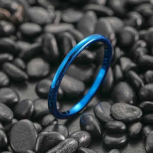 Blå kupolformade volframvigselringar, 2 mm bred unisexring, stapelbar ring, vigselring, minimalistiska smycken, mors dag-present
