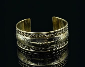 Brazalete tipo brazalete de latón con diseño de elefante, ajustable, con motivo de elefante grabado, joyería bohemia, de inspiración vintage, listo para regalar.
