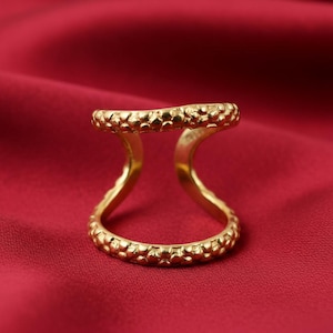 Adjustable Textured Arthritis Ring – Gold Double Band Comfort Ring, Open Design for Swollen Fingers