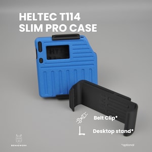 Könnte beinhalten: Ein blaues HELTEC T114 SLIM PRO CASE mit einem schwarzen Gürtelclip und einem Schreibtischständer. Das Gehäuse hat eine strukturierte Oberfläche und der Text "HELTEC T114 SLIM PRO CASE" ist sichtbar. Gürtelclip und Schreibtischständer sind optionales Zubehör.
