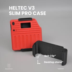 Könnte beinhalten: Rotes HELTEC V3 Slim Pro Case mit strukturierter Oberfläche und schwarzem Gürtelclip und Desktop-Ständer. Das Case hat eine rechteckige Öffnung und mehrere kleine kreisförmige Merkmale. Der Text "HELTEC V3 SLIM PRO CASE" wird oben angezeigt.