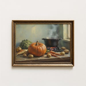 Può includere: Dipinto di natura morta incorniciato raffigurante una zucca, carote, patate e una pentola su un fornello. La zucca è arancione e le carote sono arancioni. La pentola è nera e ne esce vapore. Il dipinto ha una calda tavolozza di colori.