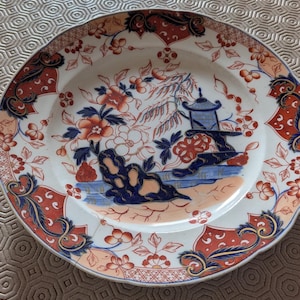 Antique Imari Style Porcelain Plate – 19th Century English Oriental Design, Hand-Painted Collectible (Damaged/As-Is)