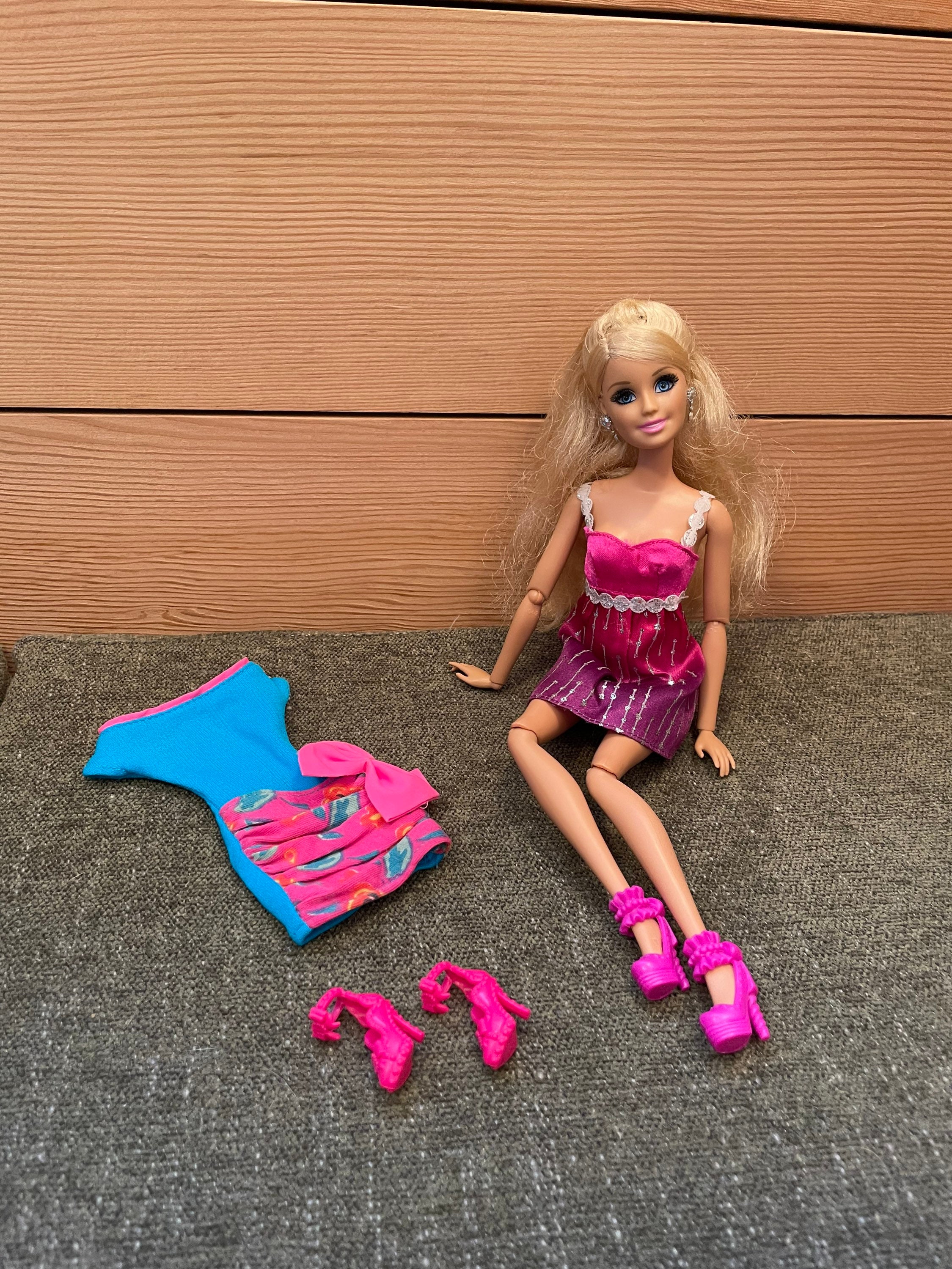Casa Barbie Dreamhouse Pool Party Doll House - Mattel em Promoção na  Americanas