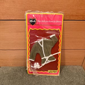 1976 Sindy Doll High And Dry 44150 Robe & Slippers Fashion Good Condition Minor Package Flaw Pedigree