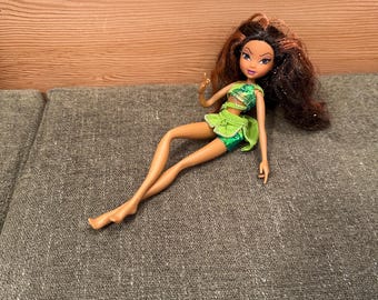 2005 Winx Club Pixie Magic Layla / Aisha Doll Original Outfit Minor Flaws Hard To FInd Mattel