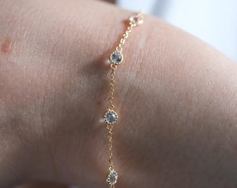 Pulsera de aguamarina delicada, plata de ley y oro de 14 k, piedra natal de marzo