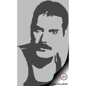 Può includere: Immagine in pixel art in bianco e nero di un viso maschile. L'uomo ha i baffi e guarda di lato.