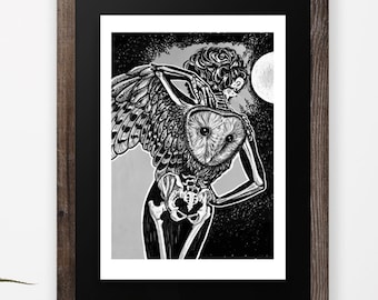 Kunstprint "Stroke of Midnight", transformatie van Assepoester, kerkuil, botten, witte muizen