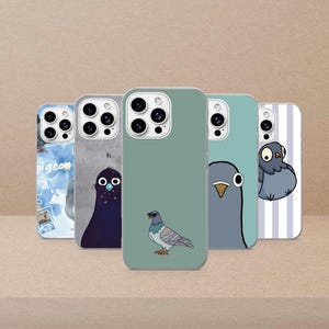 Könnte beinhalten: Fünf Smartphone-Hüllen mit verschiedenen Tauben-Illustrationen. Die Designs umfassen eine blaue Collage mit dem Wort pigeon, einen dunklen Vogel mit dem Text No..., eine salbeigrüne Hülle mit kleiner Taube, ein großes Vogelgesicht und eine runde Taube.