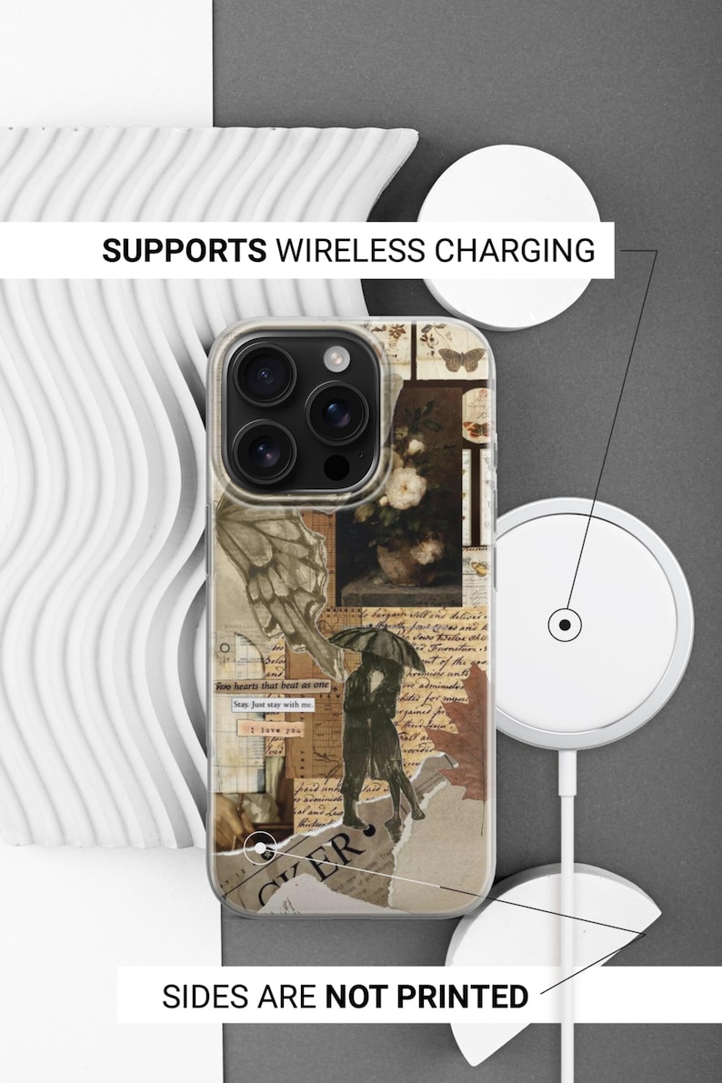 Pode incluir: Capa de telefone transparente com um design de colagem vintage. O design inclui um casal sob um guarda-chuva, flores e borboletas. A capa suporta carregamento sem fio. O texto na capa diz "Supports Wireless Charging" e "Sides are not printed."