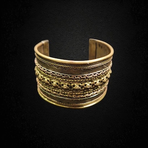 Antikes Totenkopf-Armband aus Messing, Statement-Armreif im gotischen Stammesmasken-Stil, Armreif aus verschiedenen Metallen
