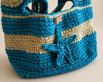 Blue Aphrodite, a chic accessory for holidays and aperitifs overlooking the sea.