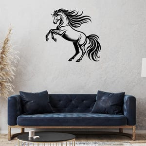 Décoration murale cheval en métal : silhouette de cheval cabré en acier