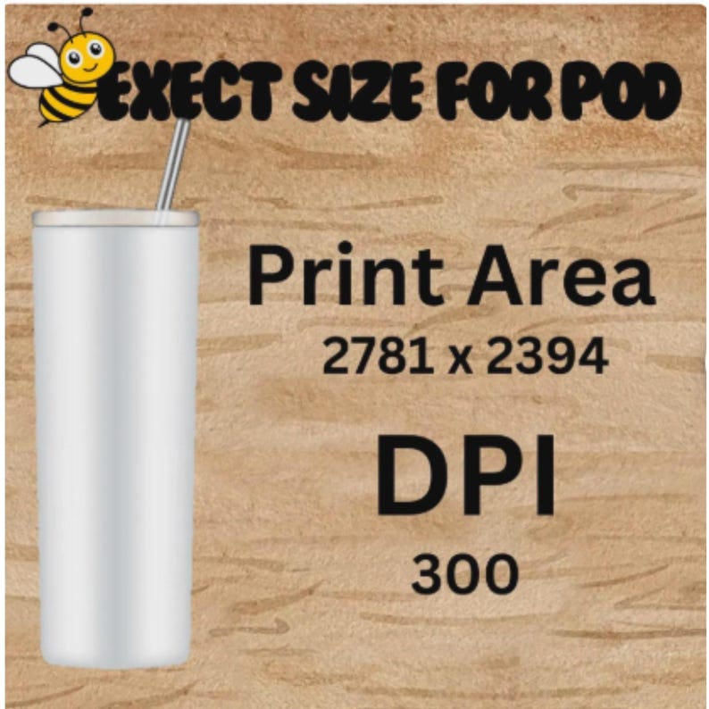 Op de afbeelding: Een witte beker met een zilveren rietje, tegen een achtergrond met houtnerf. De tekst luidt "EXECT SIZE FOR POD", "Print Area 2781 x 2394" en "DPI 300". Een cartoonbij zit in de linkerbovenhoek.