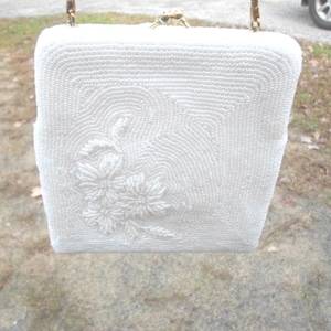 Bolso vintage Walborg con cuentas de vidrio blanco, tono dorado, estilo beso, años 50 y 60, con candado, cadena de serpiente y asa, bolso de mano para boda.