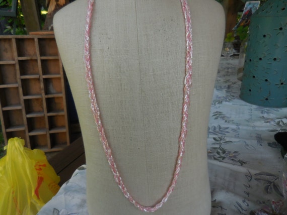 Vintage 1960s to 1970s Gold Tone Small Pink/Salmon