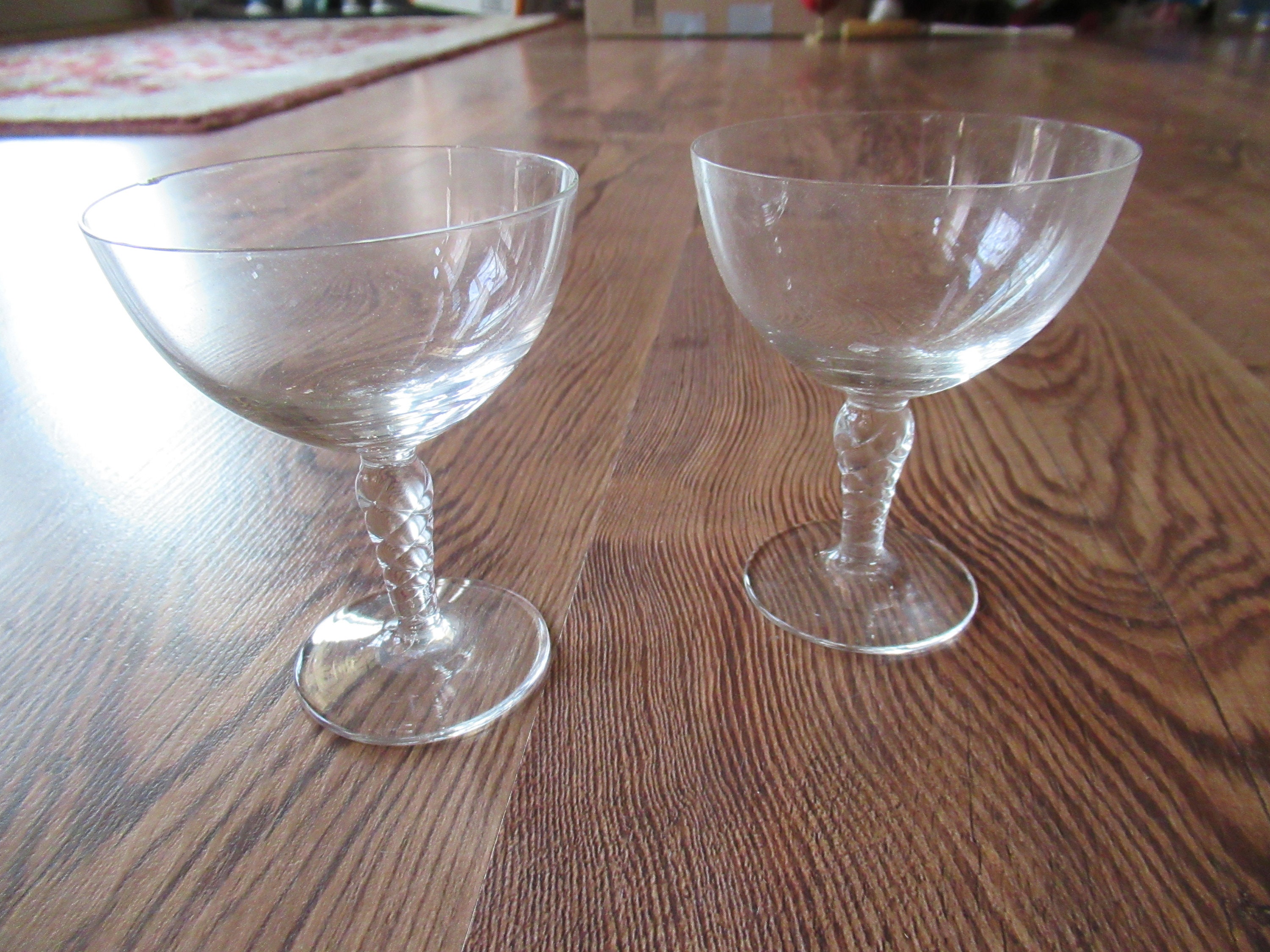 The Short-Stem Wine Glass—the Tavern Glass—Is a Feeling