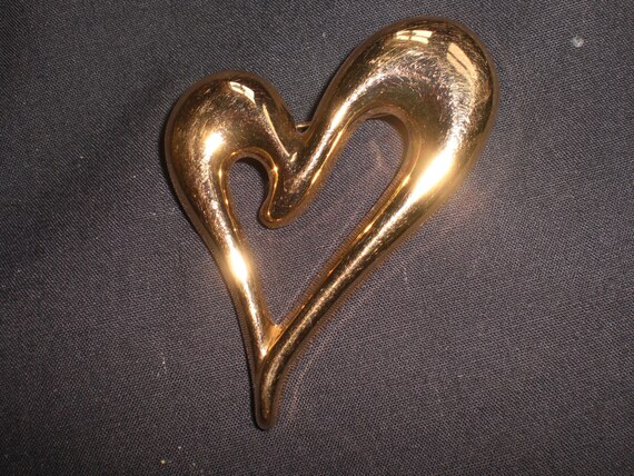 Vintage Monet Heart Pin Large Gold Tone Big Heart… - image 2