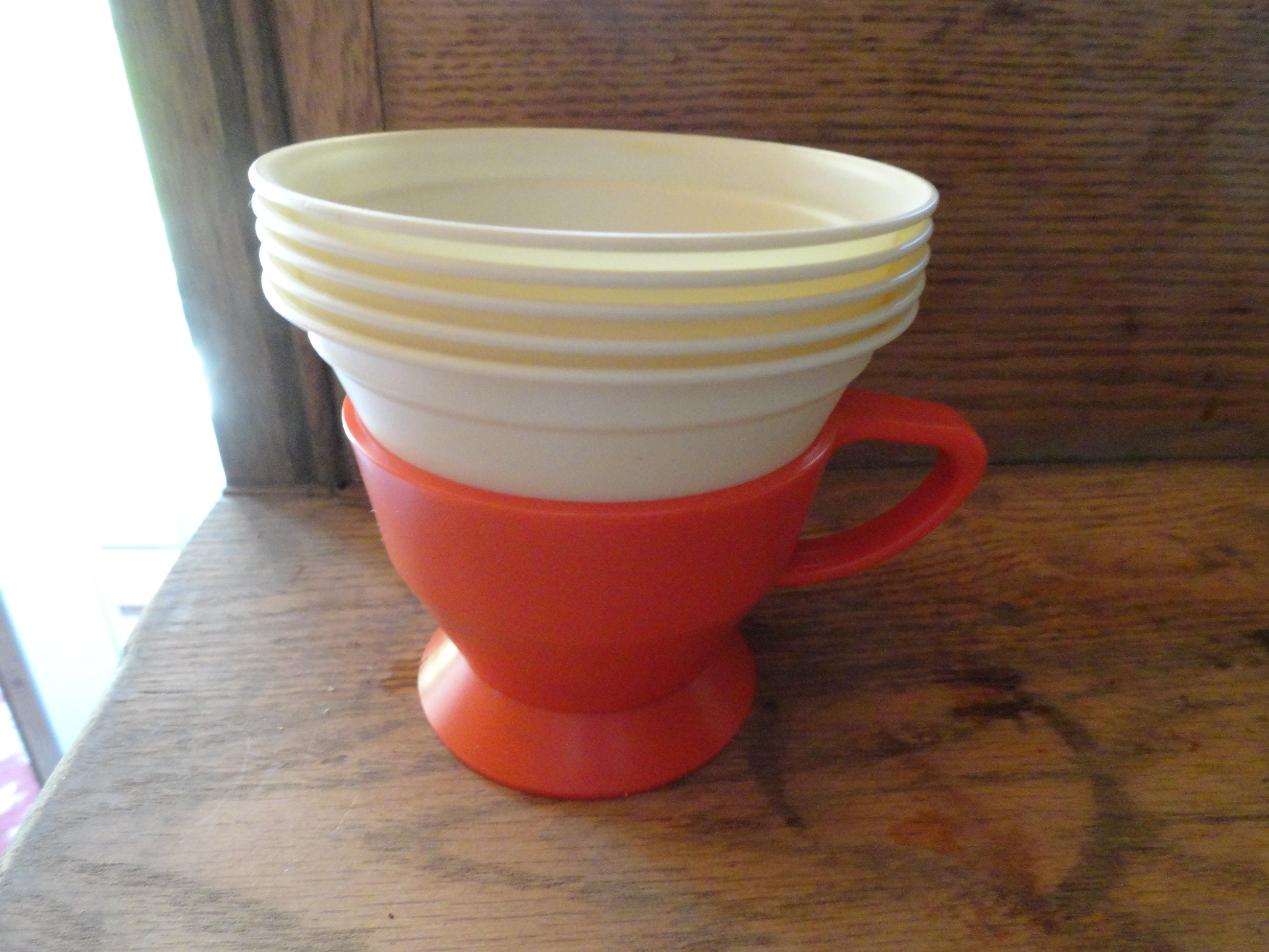 Vintage 1972 Box of Solo Cozy Cups Orange Plastic & 10- 7 oz. Plastic  Refill cup