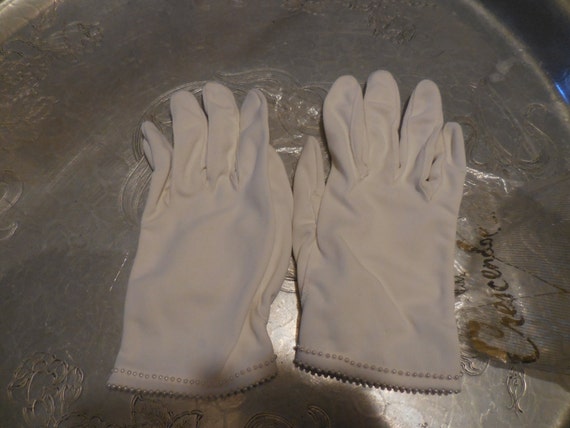 Vintage White Young Girl's Gloves Trimmed with Fa… - image 3