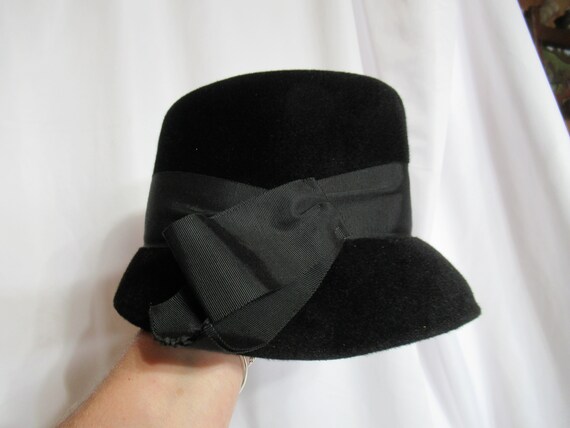 Vintage Women's Genuine Velour Black Hat Prop Wid… - image 7