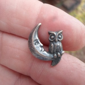Vintage Silver Tone Owl & Crescent Moon Tie Tack Lapel Pin Metal Stamping Push Pin Small Halloween Fall Hat Pin Autumn