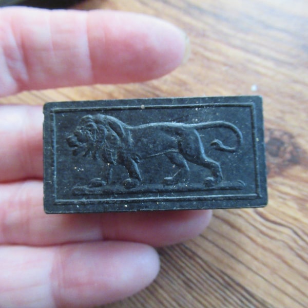 Vintage 1940s Black Wooden Domino Game Piece The Embossing Co. Lion Dominoes Single Piece Repurpose Reuse Jewelry Making Supply Collect (1)